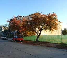 Regency Square Apartments in North Hollywood, CA - Building Photo - Building Photo