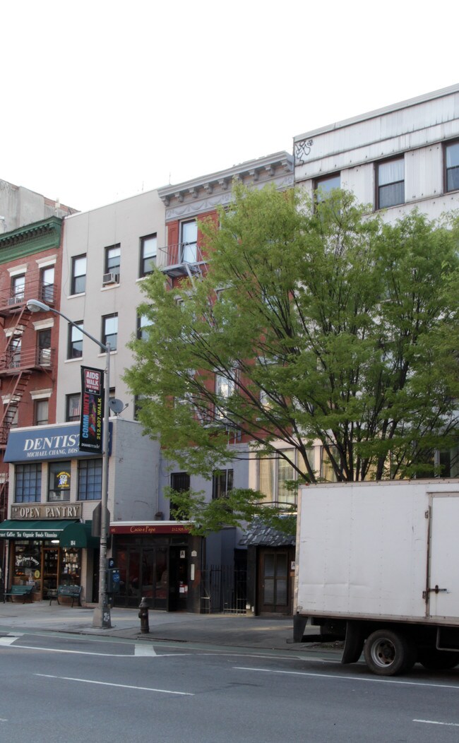 182 2nd Ave in New York, NY - Foto de edificio - Building Photo