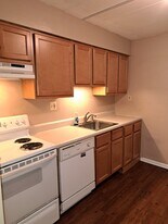 400 Glendale Rd, Unit F23 in Havertown, PA - Building Photo