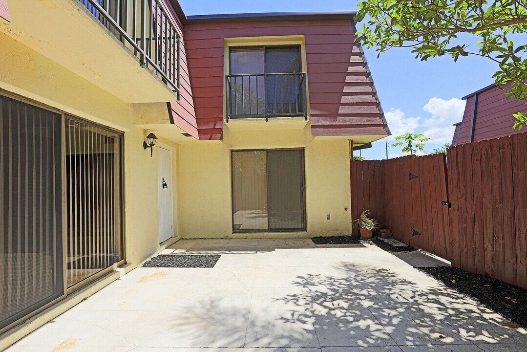 12360 Woodrose Ct in Ft. Myers, FL - Building Photo