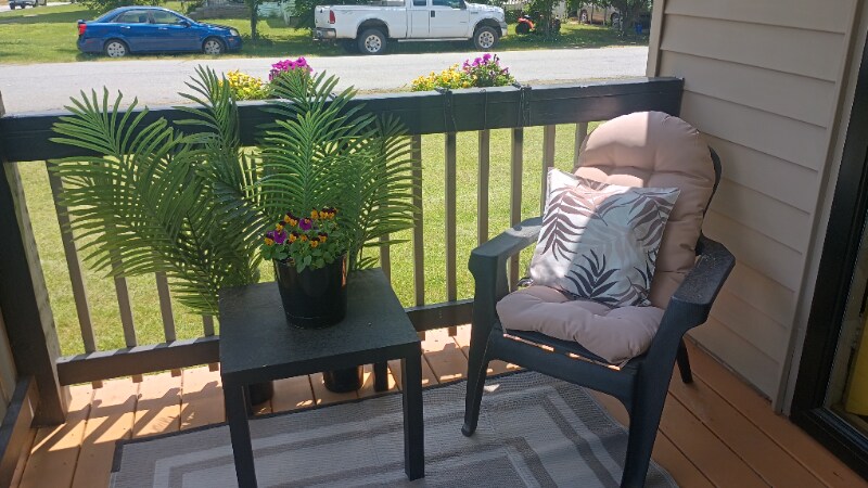 1201 Delk Dr in High Point, NC - Foto de edificio