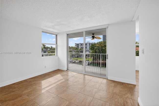 16565 NE 26th Ave in North Miami Beach, FL - Building Photo - Building Photo