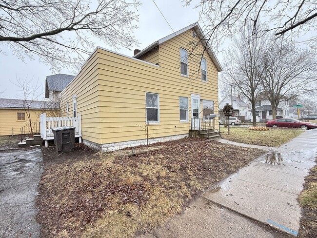 843 Bennett St in Jackson, MI - Foto de edificio - Building Photo