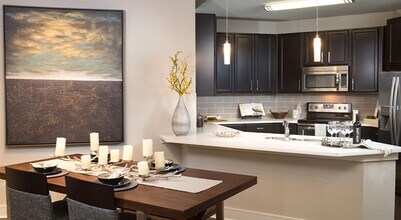 3 Waterway Square Pl in The Woodlands, TX - Building Photo - Building Photo