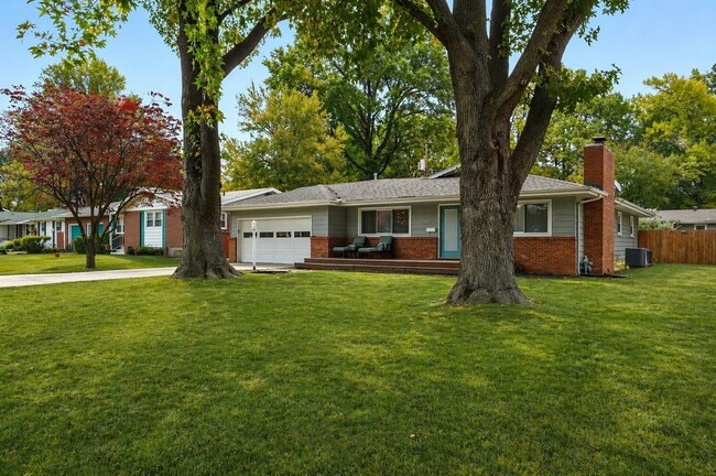 2422 S Kickapoo Ave in Springfield, MO - Building Photo - Building Photo