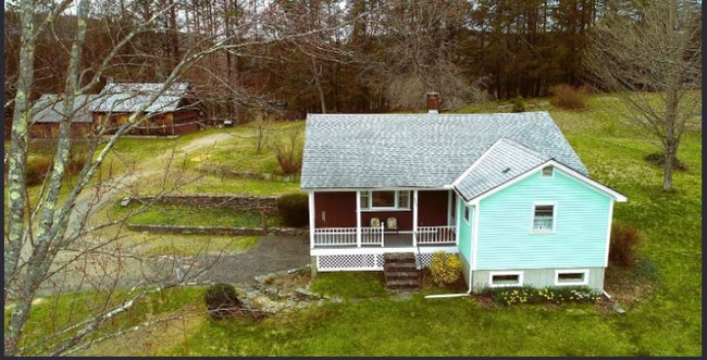 298 Sweet Pond Rd in Guilford, VT - Foto de edificio - Building Photo