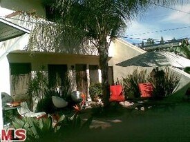 918 N Gardner St in West Hollywood, CA - Building Photo