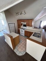 24 N 3rd St, Unit E in Womelsdorf, PA - Building Photo