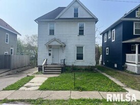 1015 Arlington Ct in Davenport, IA - Building Photo