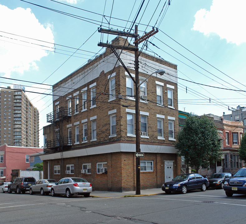 5016 Hudson Ave in West New York, NJ - Building Photo