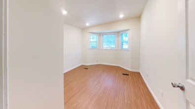1633 Mayhew St in Tallahassee, FL - Building Photo - Building Photo