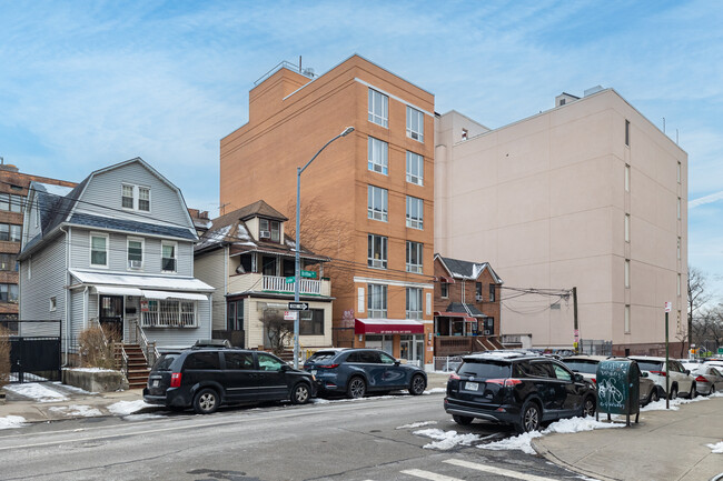 82-20 Britton Ave in Elmhurst, NY - Building Photo - Building Photo