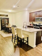 741 Carol Dr in Hutto, TX - Foto de edificio - Building Photo