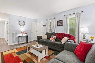 5048 Glen Tara Dr in Midlothian, VA - Building Photo - Building Photo