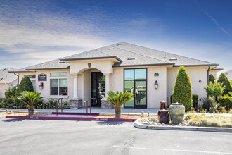 The Fountains at Alluvial in Clovis, CA - Foto de edificio - Building Photo