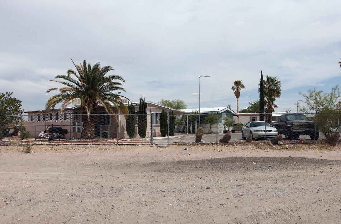 Town & Country Estates in Tucson, AZ - Building Photo