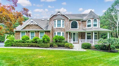 151 Chardonnay Dr in East Quogue, NY - Building Photo - Building Photo