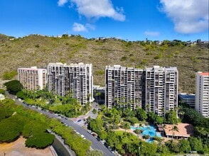 531 Hahaione St in Honolulu, HI - Building Photo - Building Photo