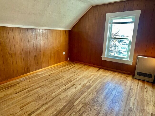 2 Sutherland St-Unit -3 in Lowell, MA - Building Photo - Building Photo