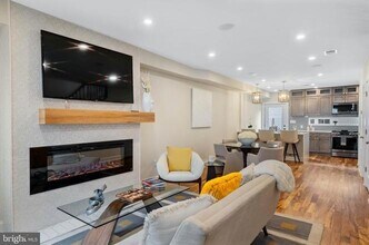 331 W St NE, Unit 1 in Washington, DC - Building Photo - Building Photo