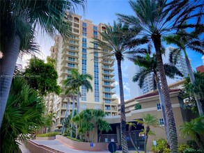 2080 S Ocean Dr in Hallandale Beach, FL - Building Photo - Building Photo