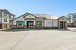 Chapel Park in Waco, TX - Building Photo