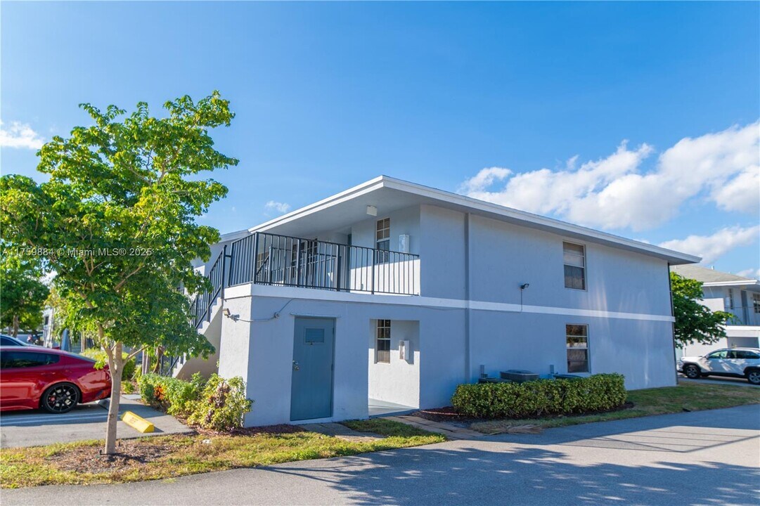 905 Southridge Rd in Delray Beach, FL - Building Photo