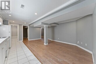 5003 Rosebush Rd in Mississauga, ON - Building Photo - Building Photo