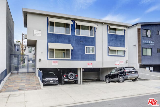 925 N Curson Ave in West Hollywood, CA - Building Photo - Building Photo
