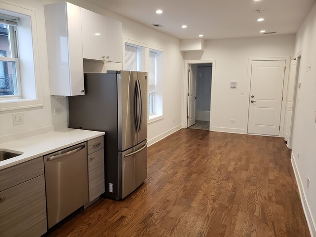 2347 W Taylor St in Chicago, IL - Building Photo - Building Photo