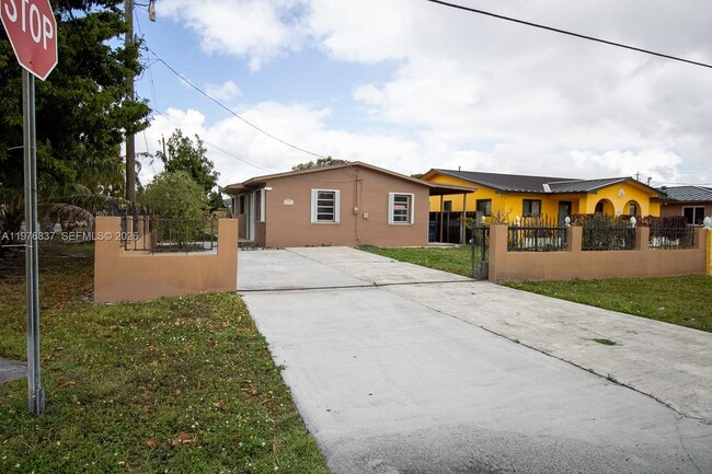 12061 SW 4th Terrace in Miami, FL - Building Photo - Building Photo