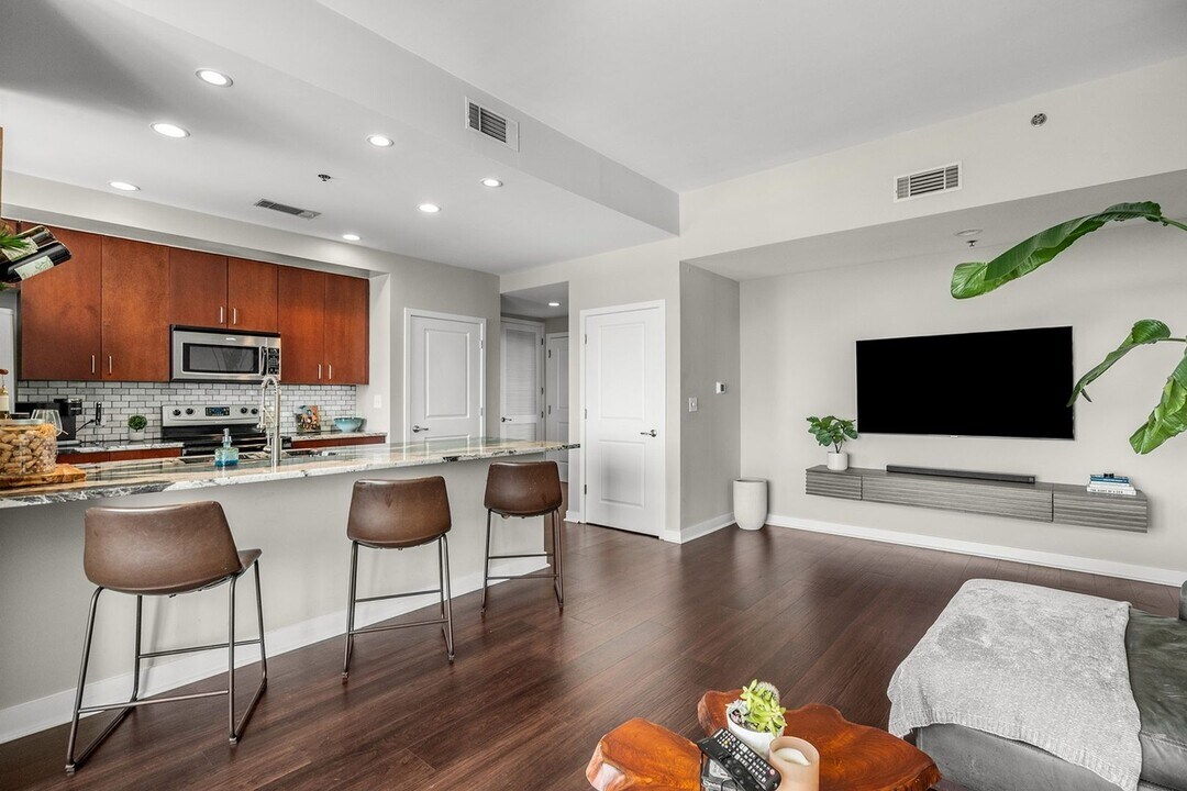 565 Peachtree St NE in Atlanta, GA - Building Photo
