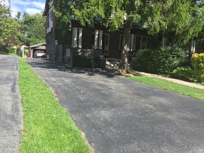 175 N Lansdowne Ave, Unit 3rd floor in Lansdowne, PA - Building Photo - Building Photo