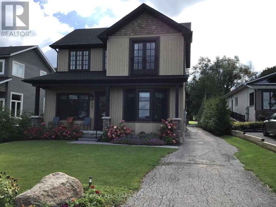 929 Lake Dr N in Georgina, ON - Building Photo