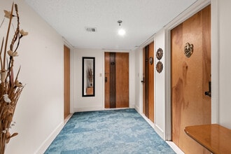9300 Bay Harbor Ter, Unit Room for rent in Bay Harbor Islands, FL - Foto de edificio - Building Photo