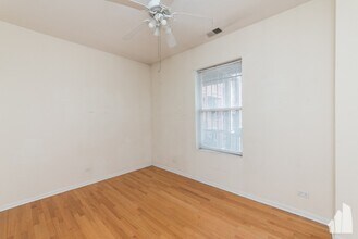 2009 W Cortez St, Unit 13 in Chicago, IL - Building Photo - Building Photo