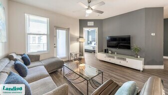 4950 W Prescott St in Tampa, FL - Building Photo