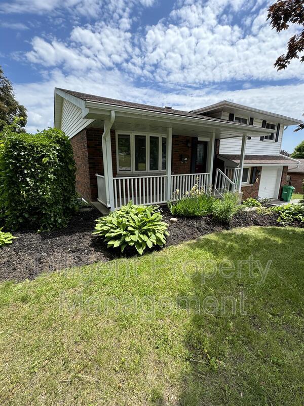 1326 Hopewell Ave in Peterborough, ON - Building Photo - Building Photo