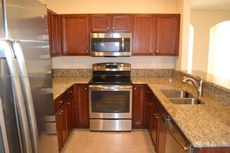 9556 SW 169th Pl in Miami, FL - Foto de edificio - Building Photo
