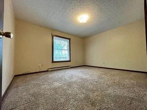 1954 Koons Rd in North Canton, OH - Foto de edificio - Building Photo