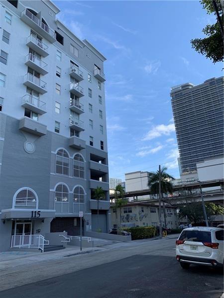 115 SW 11th St in Miami, FL - Building Photo