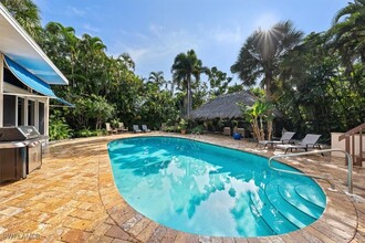 210 Central Ave in Naples, FL - Building Photo - Building Photo