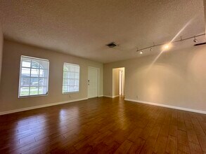 6401 NE 7th Ave in Boca Raton, FL - Building Photo - Building Photo