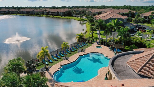 Lakes of Tuscana in Port Charlotte, FL - Foto de edificio - Building Photo