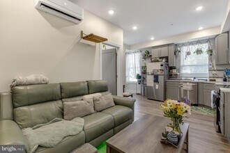 511 Gorgas Ln-Unit -D in Philadelphia, PA - Building Photo - Building Photo