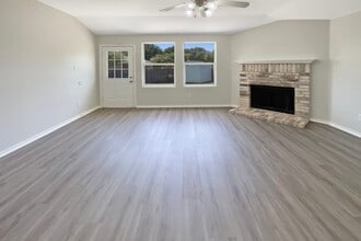 600 Horn St in Crowley, TX - Building Photo - Building Photo