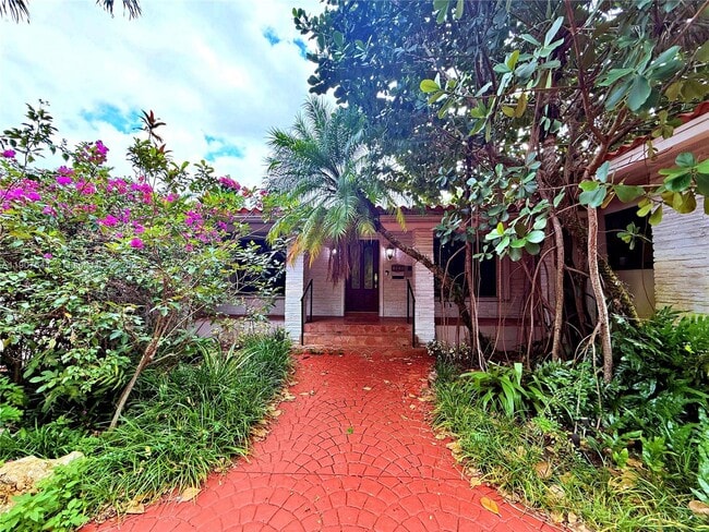 property at 1915 Country Club Prado