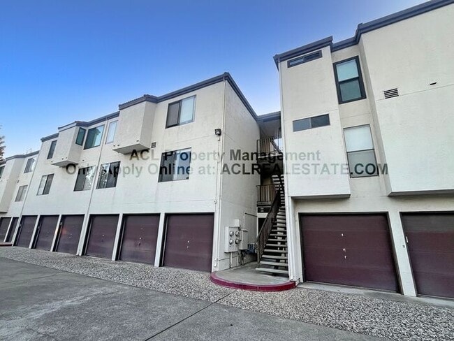 21100 Gary Dr in Hayward, CA - Building Photo - Building Photo