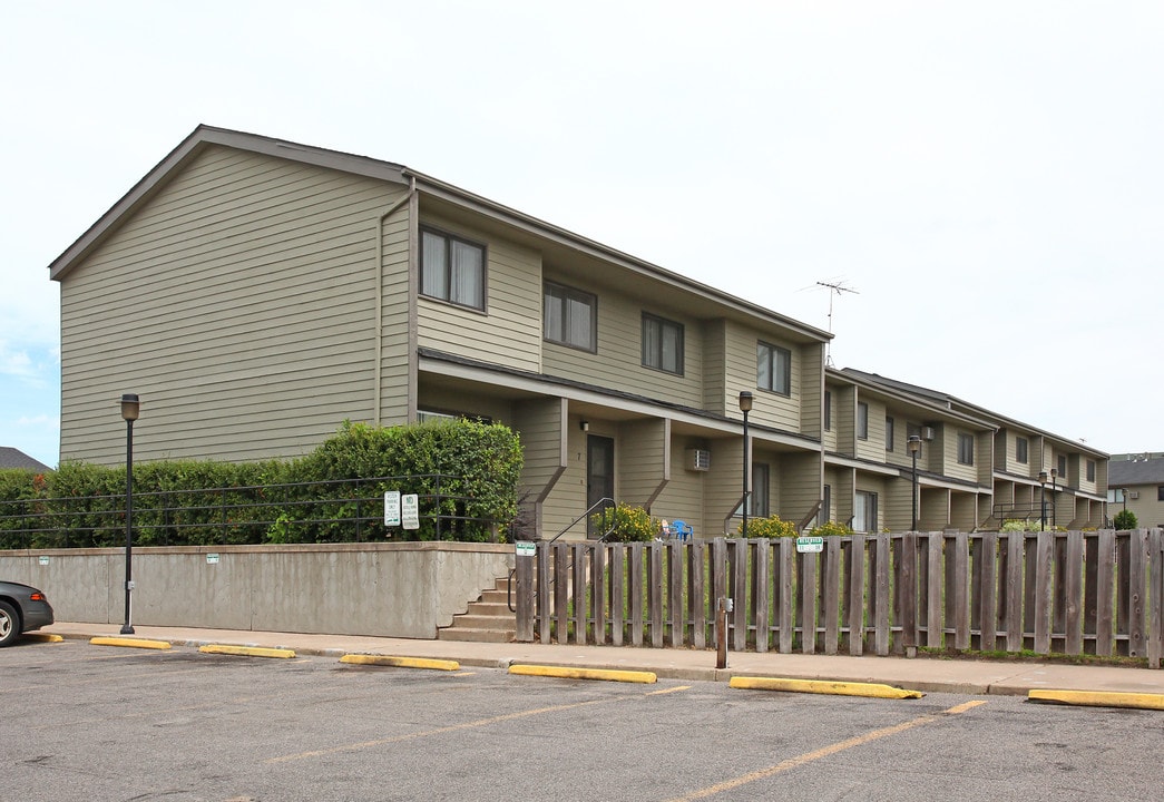 Hillside Terrace I in Monticello, MN - Building Photo