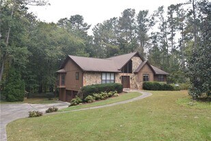 3765 Cochran Lake Rd in Marietta, GA - Building Photo